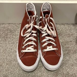 size nine women’s converse (worn once)